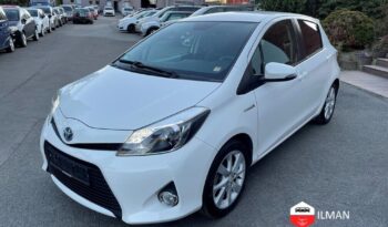 Toyota Yaris Club 1,5 Hybrid mit Rückfahrkamera voll